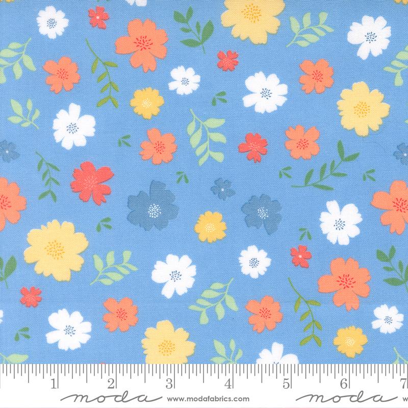Catching Blossoms Mist 47032 18 Moda #1