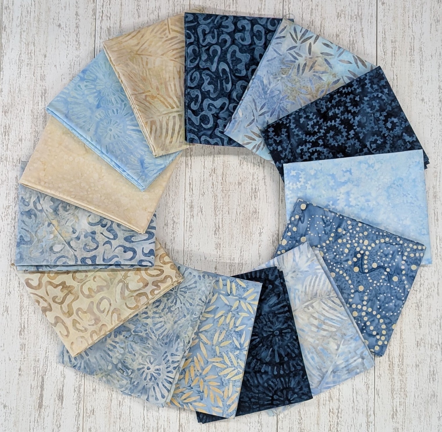 (14) Del Mar Batiks Fat Quarter Bundle