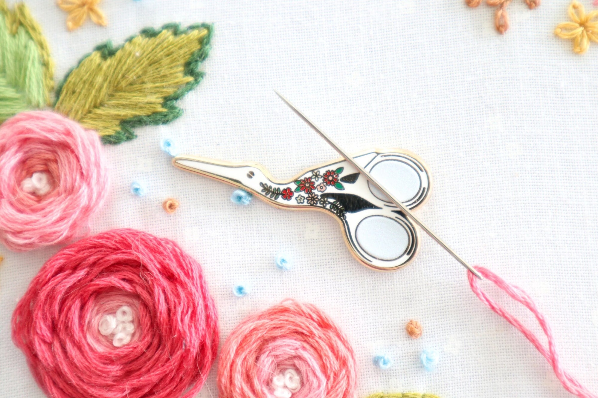 Embroidery Scissors Magnetic Needle Minder