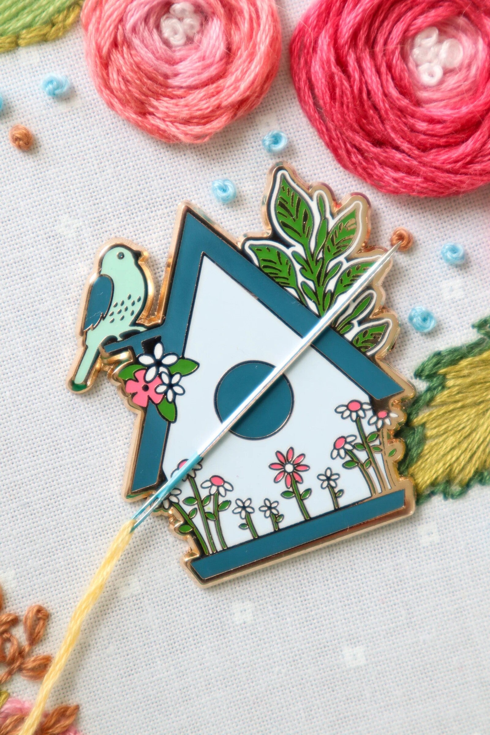Melody Lane Birdhouse Magnetic Needle Minder