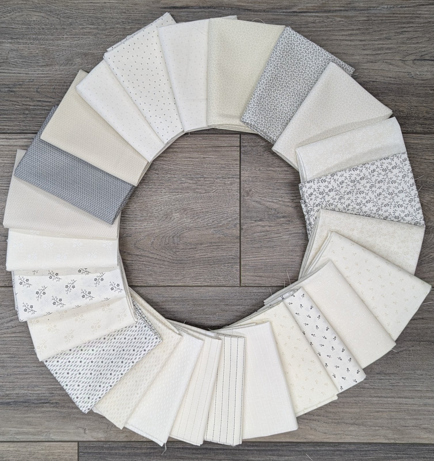 Itty Bitty Background Gatherings (25) Fat Quarter Bundle