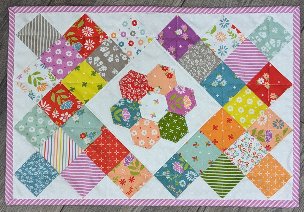 Finished Hexi Table Mat Size: 12" x 18"